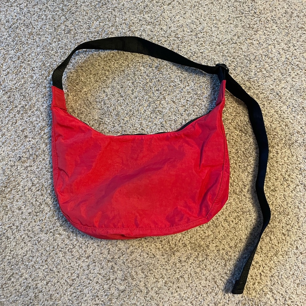 Baggu Medium Crescent - Candy Apple Red